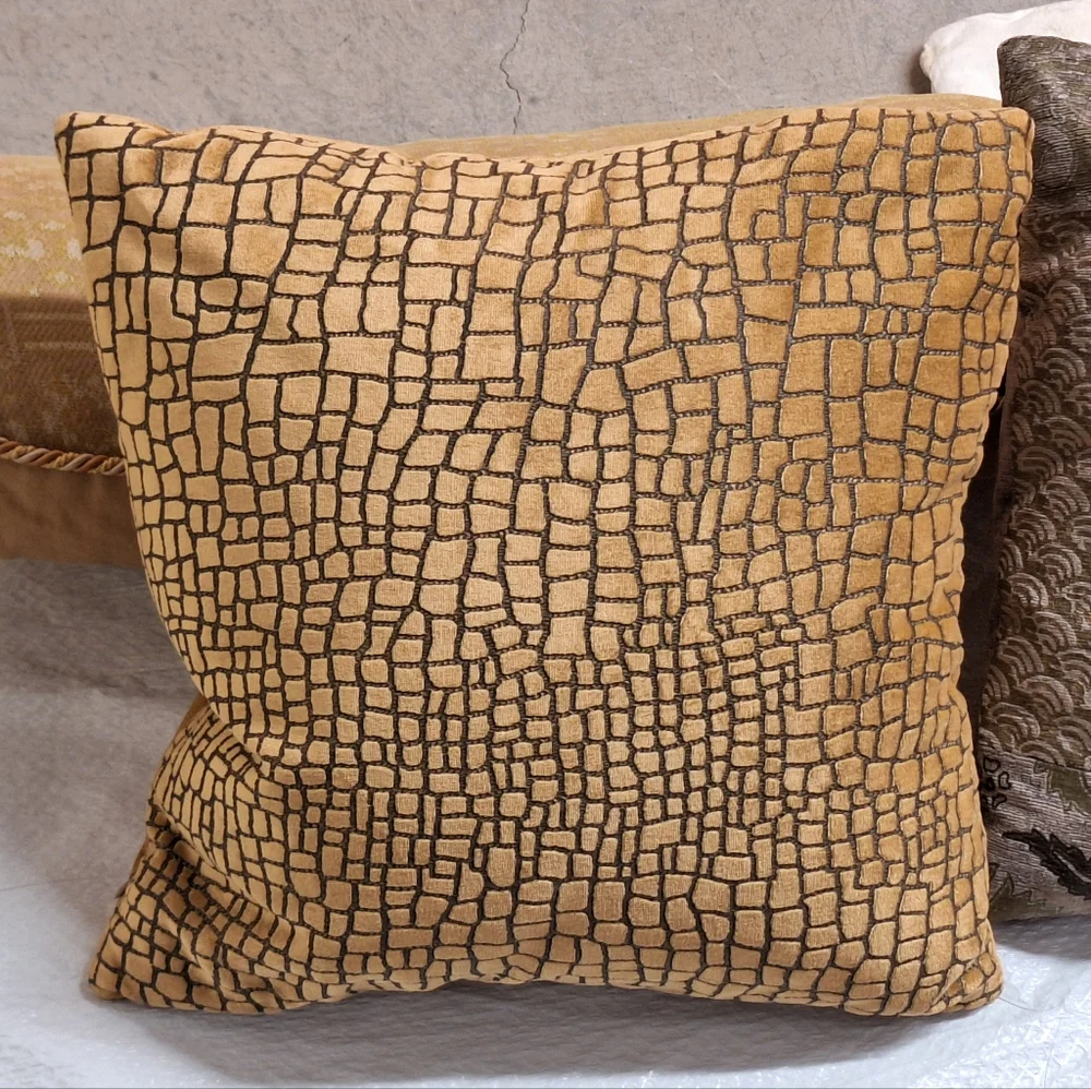 VENETIA STVDIVM | Vintage Pillows